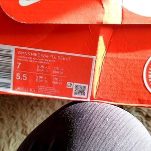 Nike womens waffle debut size 7 womens kids 5.5 excellent condition never worn